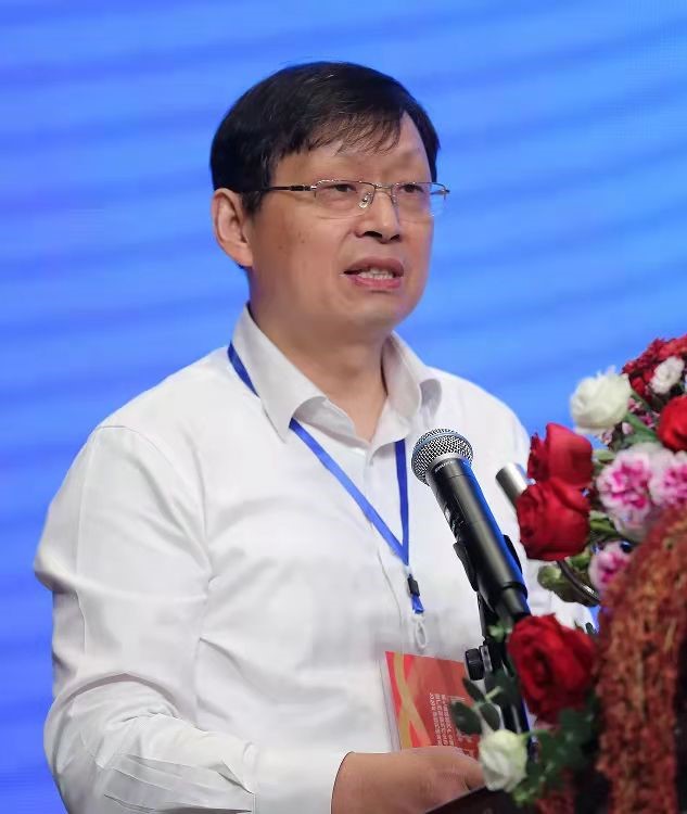 廣西大學校長助理、廣西碳酸鈣產(chǎn)業(yè)化工程院常務副院長、廣西碳酸鈣行業(yè)協(xié)會會長童張法圖片來源：廣西碳酸鈣產(chǎn)業(yè)化工程院